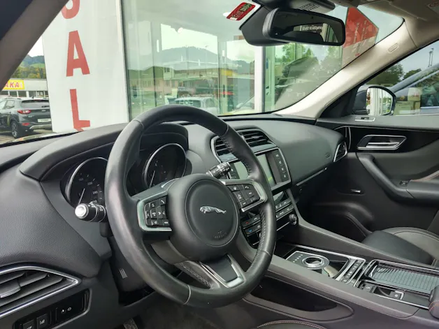 Jaguar F-Pace 2.0 D 180 Advantage AWD