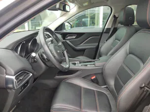 Jaguar F-Pace 2.0 D 180 Advantage AWD