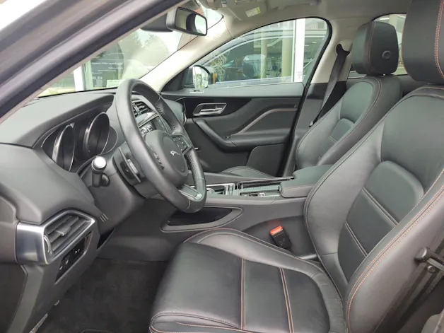 Jaguar F-Pace 2.0 D 180 Advantage AWD