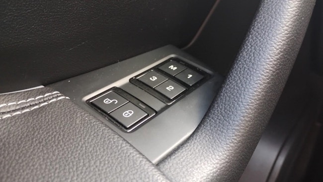 Vehicle image 17 Vehicle image 17