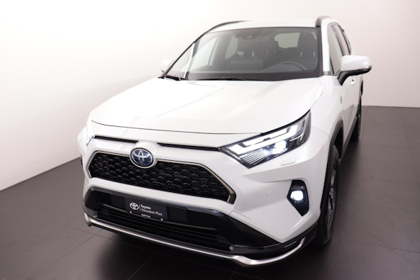 First vehicle image