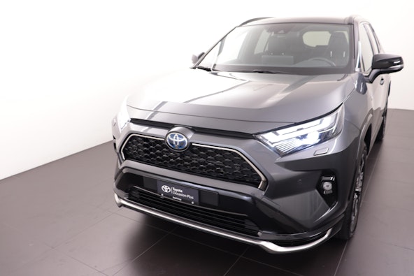 First vehicle image