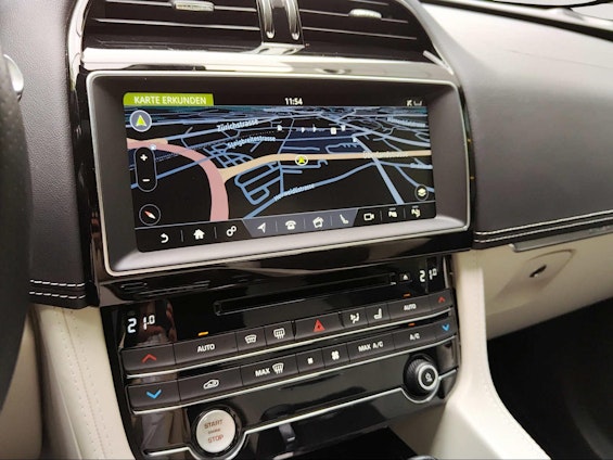 Vehicle image 17 Vehicle image 17