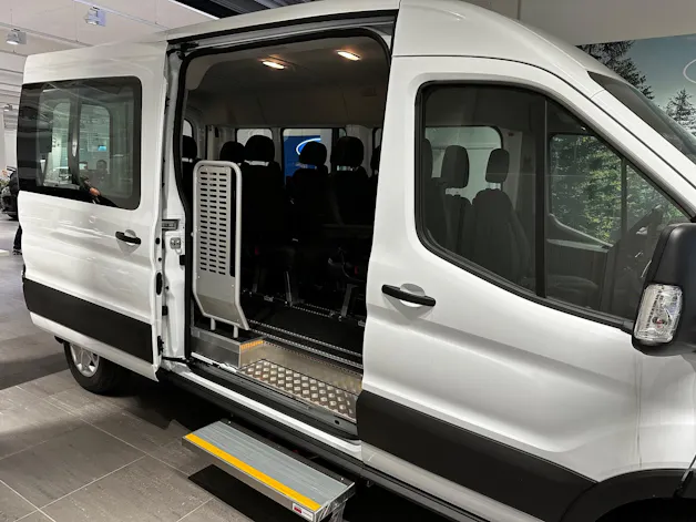Ford E-Transit Van 390 L3H2 68kWh Trend Bus 9 Plätze