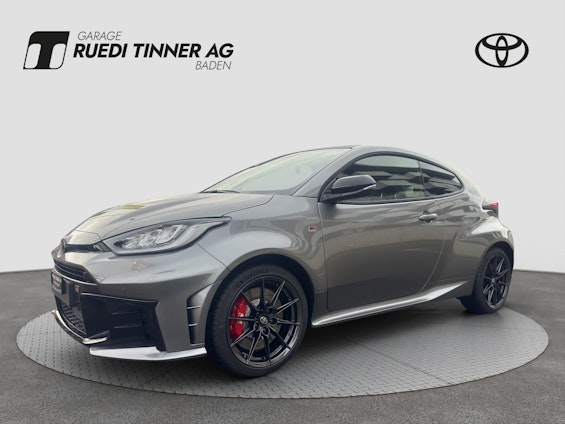 First vehicle image