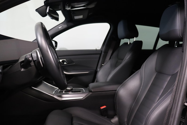 Vehicle image BMW 3 SERIES