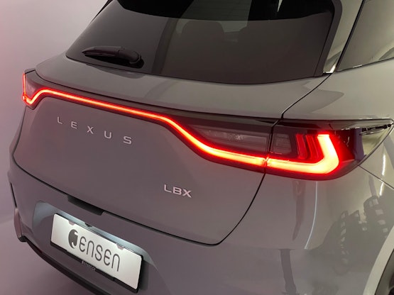 Vehicle image 18 Vehicle image 18