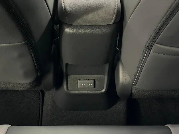 Lexus LBX 1.5 Hybrid Cool AWD