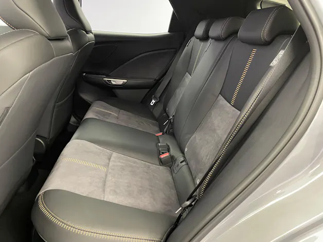 Lexus LBX 1.5 Hybrid Cool AWD
