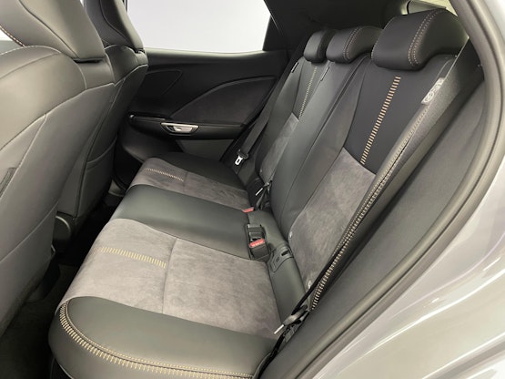 Vehicle image 9 Vehicle image 9