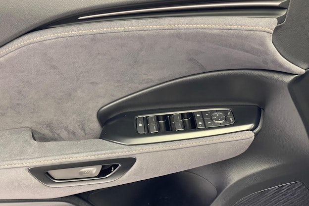 Vehicle image 14 Vehicle image 14