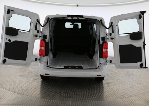 Vehicle image 4 Vehicle image 4