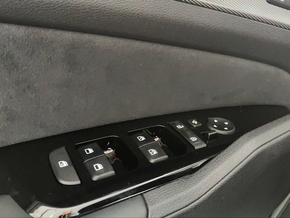 Vehicle image 17 Vehicle image 17