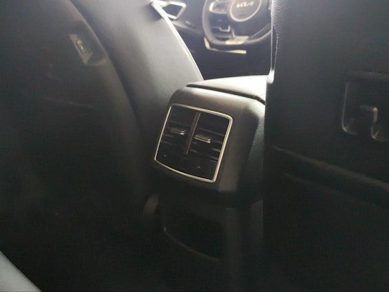 Vehicle image 18 Vehicle image 18