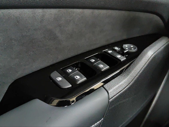 Vehicle image 19 Vehicle image 19