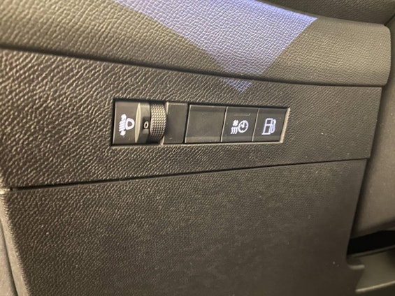 Vehicle image 8 Vehicle image 8