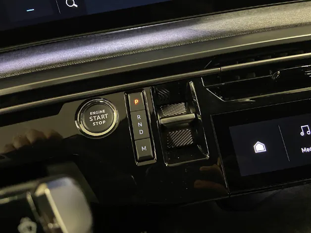 Peugeot 5008 145 Hybrid GT