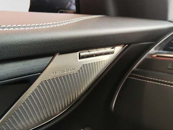 Vehicle image 16 Vehicle image 16