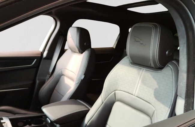 Vehicle image 8 Vehicle image 8