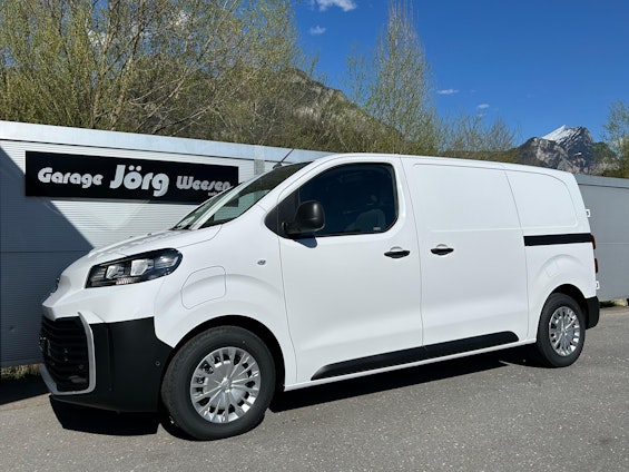 First vehicle image