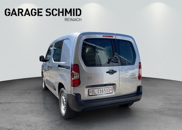 Vehicle image 4 Vehicle image 4