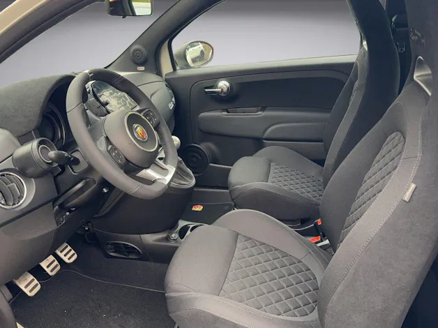 Fiat 595 Abarth 1.4 T-Jet 165 Premium Grand Prix Edition