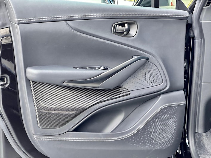 Vehicle image ASTON MARTIN DBX