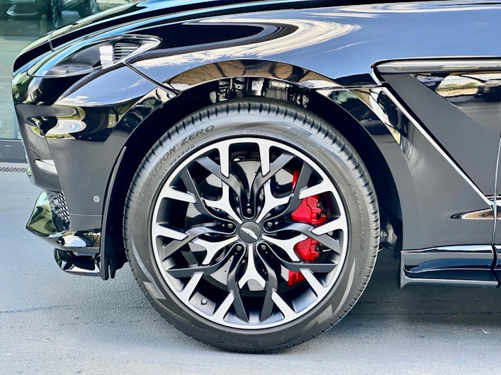 Vehicle image ASTON MARTIN DBX