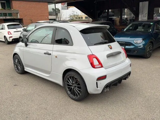 Fiat 695 Abarth 1.4 T-Jet 180 Competizione