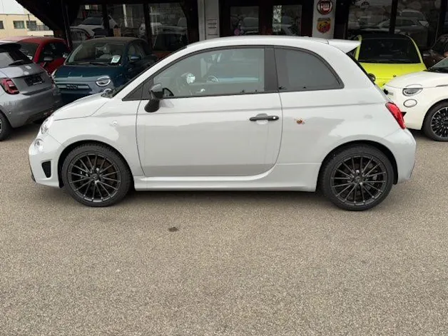 Fiat 695 Abarth 1.4 T-Jet 180 Competizione