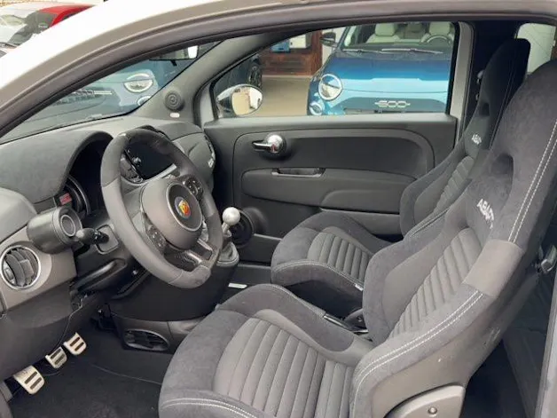 Fiat 695 Abarth 1.4 T-Jet 180 Competizione