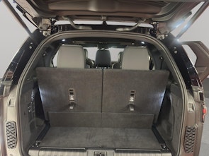 Vehicle image LAND ROVER Discovery 3.0 D I6 350 Dynamic SE