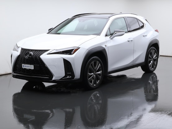 First vehicle image