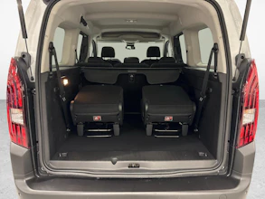 https://vehicle.imgix.net/3770412/7ac80d88-bdf5-4af7-bbb7-7a260c7789cc.jpg