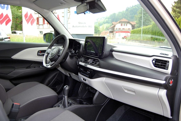 Vehicle image 15