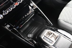 Vehicle image PEUGEOT 2008 1.2 Hybrid Allure