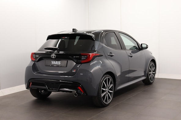 Vehicle image 6