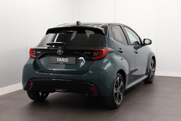 Vehicle image 6
