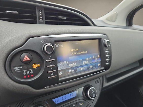 Vehicle image 15 Vehicle image 15