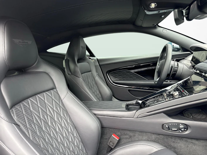 Fahrzeugbild ASTON MARTIN DB12