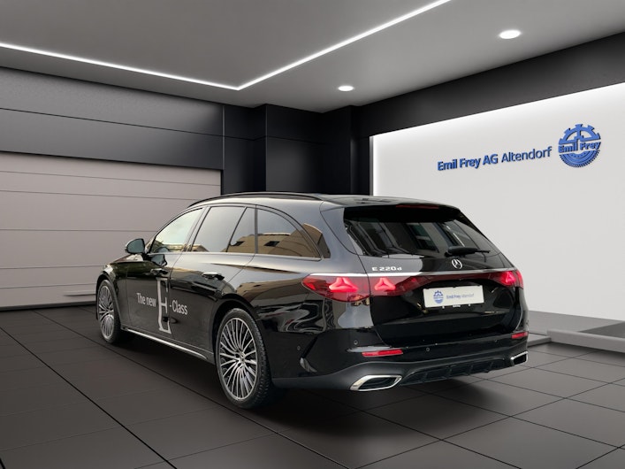 Vehicle image MERCEDES-BENZ E 220