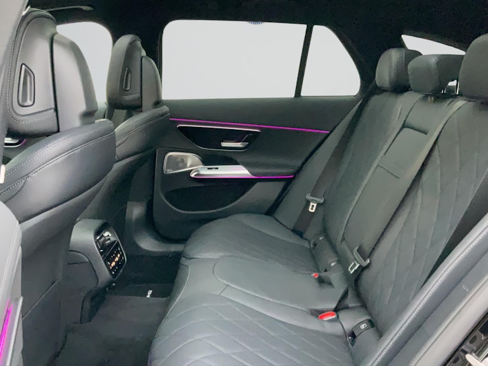 Vehicle image MERCEDES-BENZ E 220