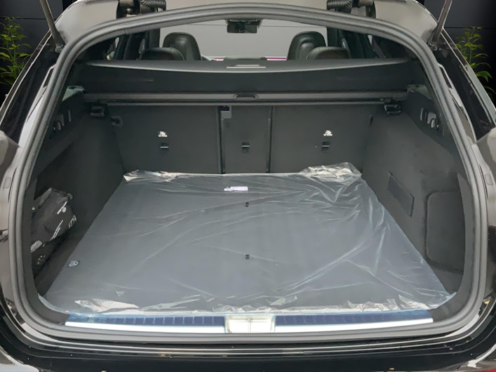 Vehicle image MERCEDES-BENZ E 220