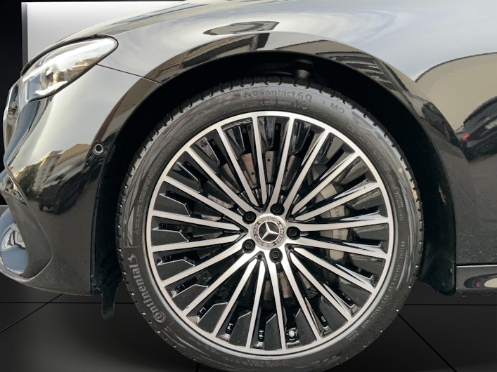 Vehicle image MERCEDES-BENZ E 220