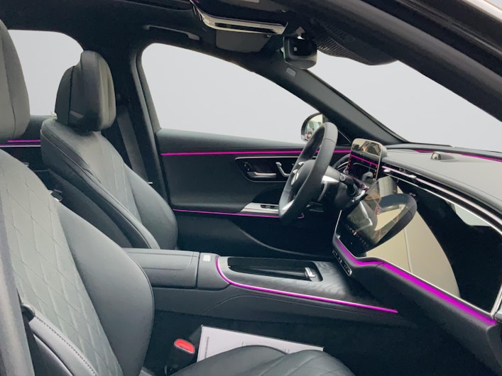 Vehicle image MERCEDES-BENZ E 220