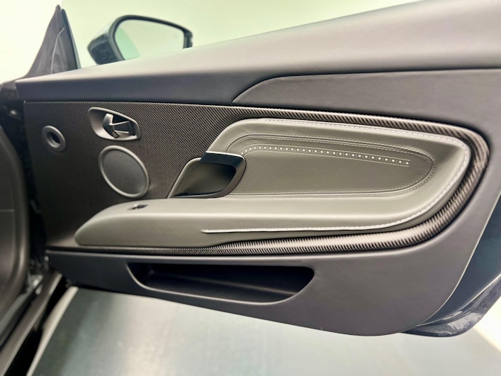 Vehicle image ASTON MARTIN DB11