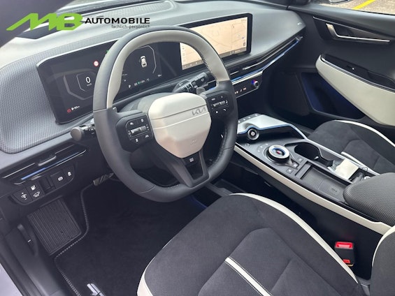 Vehicle image 11 Vehicle image 11