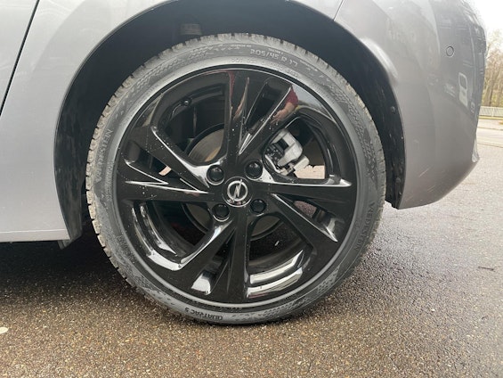 Vehicle image 16 Vehicle image 16