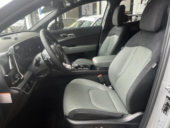 Vehicle image 4 Vehicle image 4