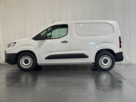 Vehicle image 4 Vehicle image 4